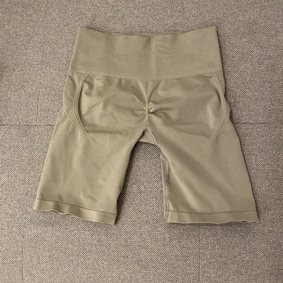 Oneractive Seamless Cycling Shorts in Warm Sand [SIZE S] - Picture 3 of 3